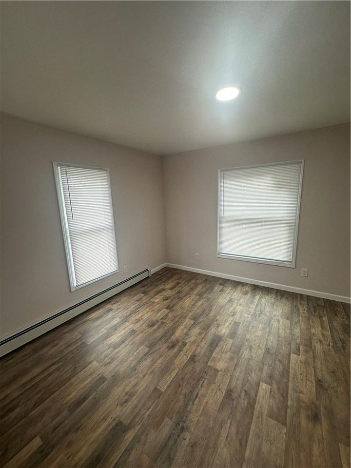 255 Lyon St - Photo 5 of 8