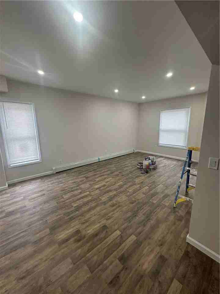 255 Lyon St - Photo 6 of 8