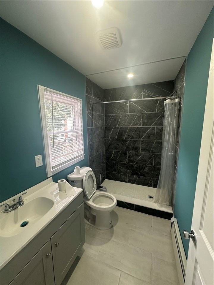 255 Lyon St - Photo 7 of 8