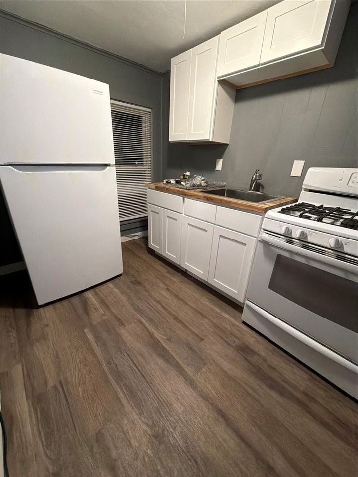 752 S Main St Apt 2 - Photo 2 of 2
