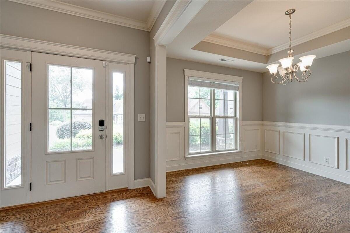 7318 Huntley Ln - Photo 5 of 33