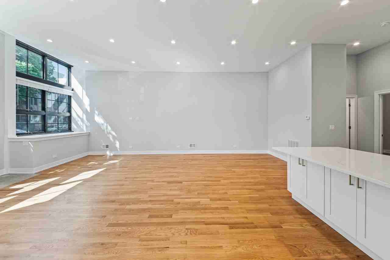 1349 N Noble St #1 - Photo 4 of 24