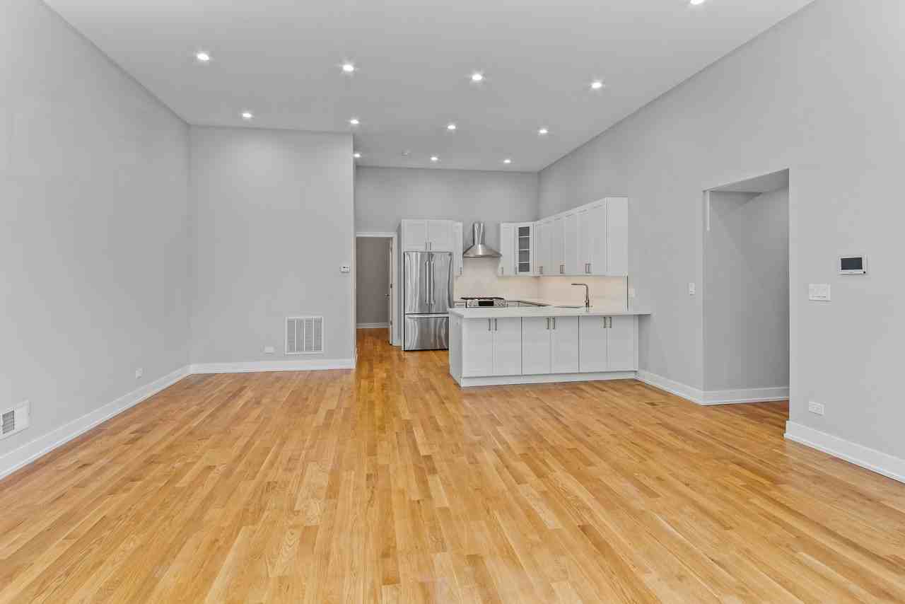 1349 N Noble St #1 - Photo 5 of 24