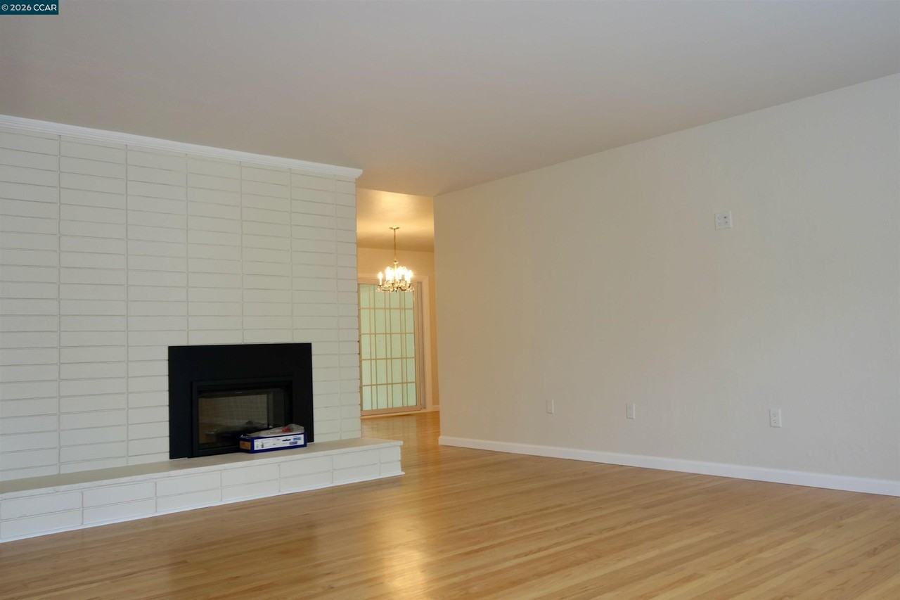 609 Maureen Ln - Photo 3 of 29