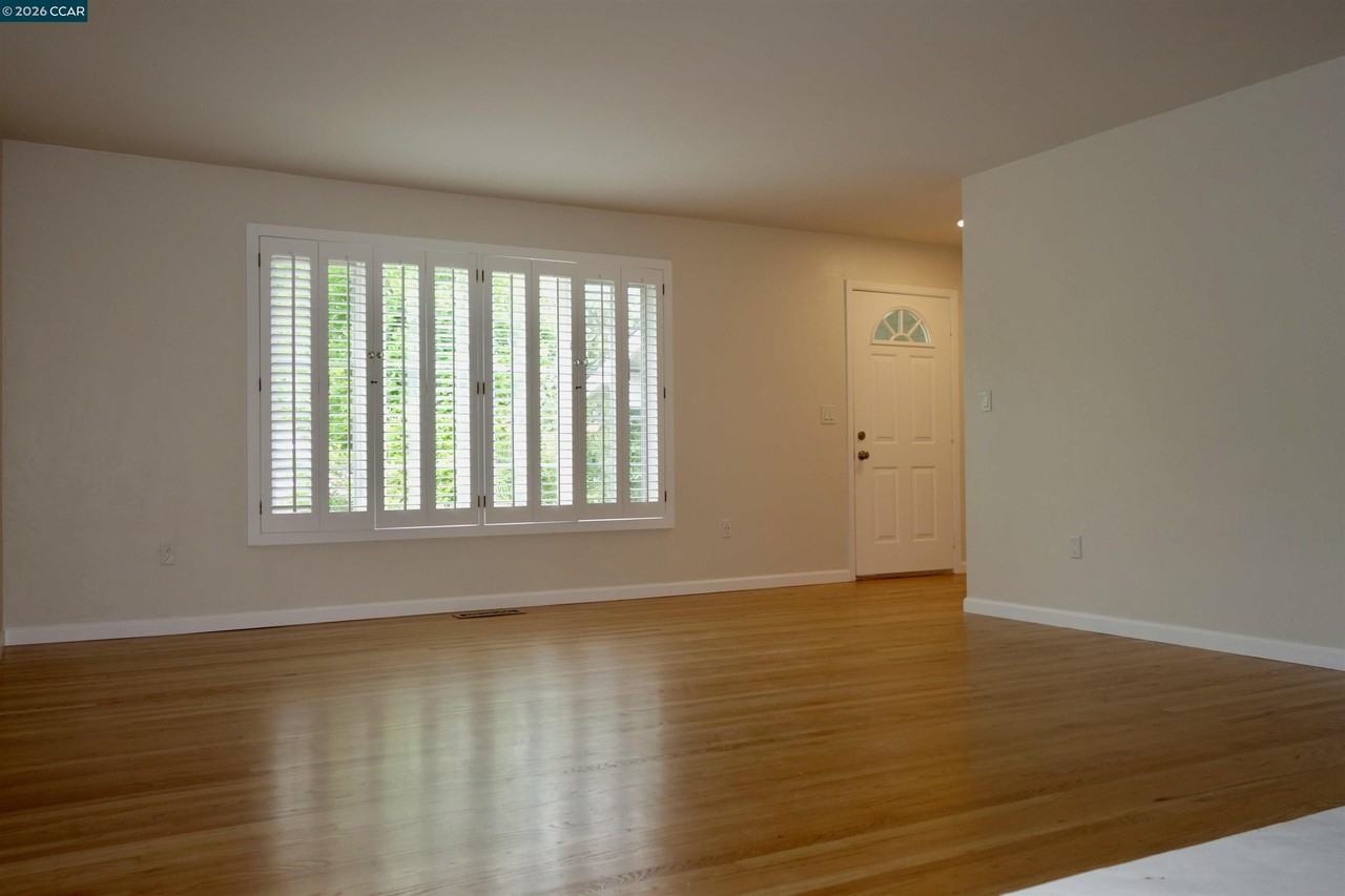 609 Maureen Ln - Photo 4 of 29