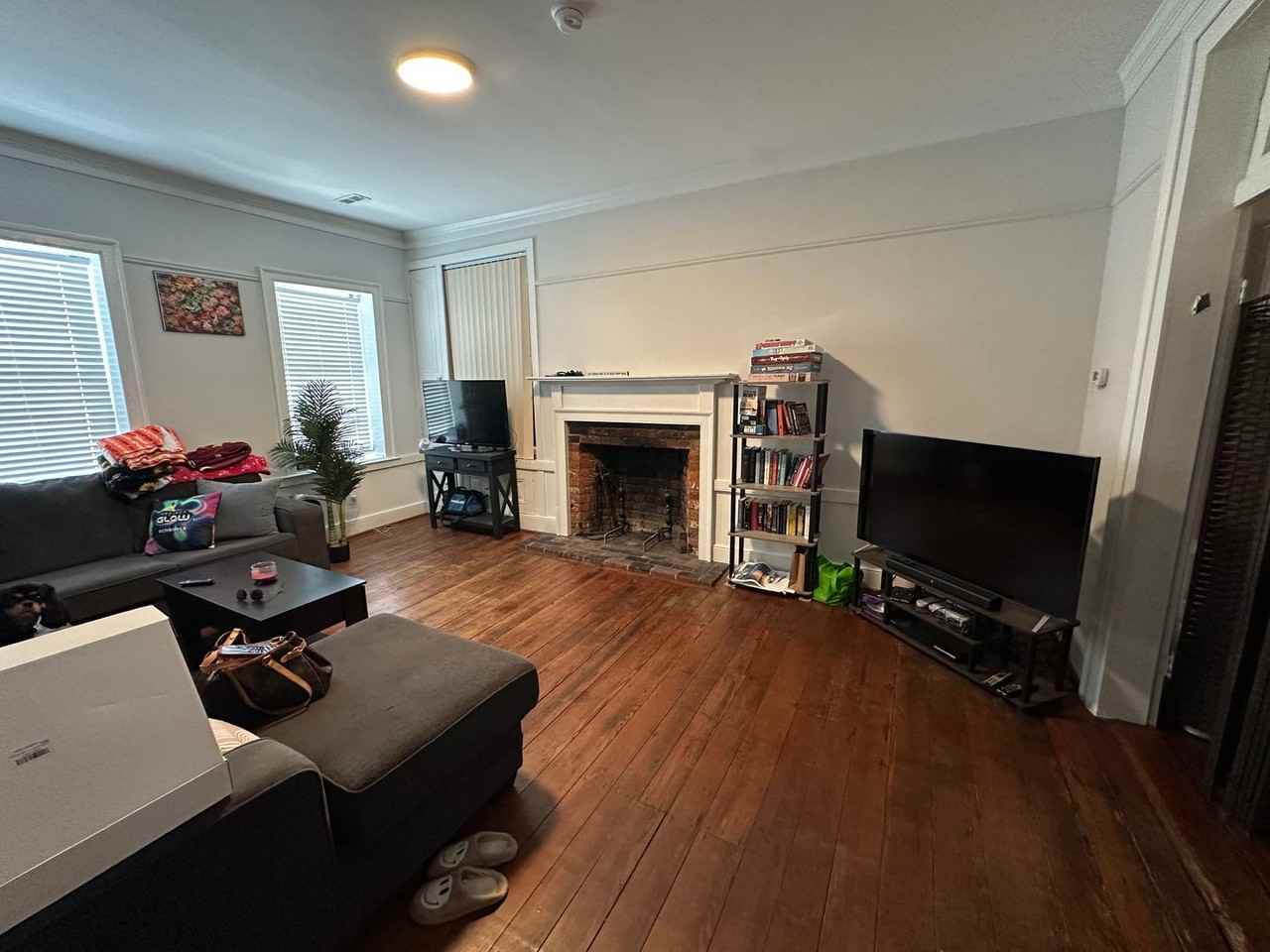 822 Caroline St #4 - Photo 4 of 11