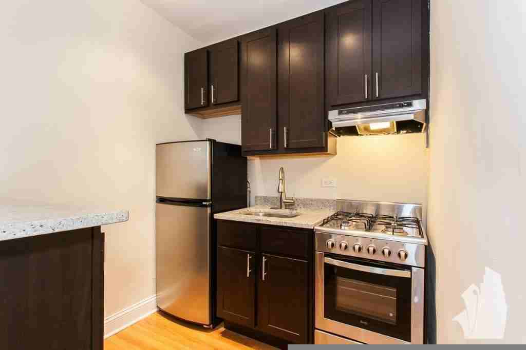 4614 N Paulina St #401 - Photo 6 of 8