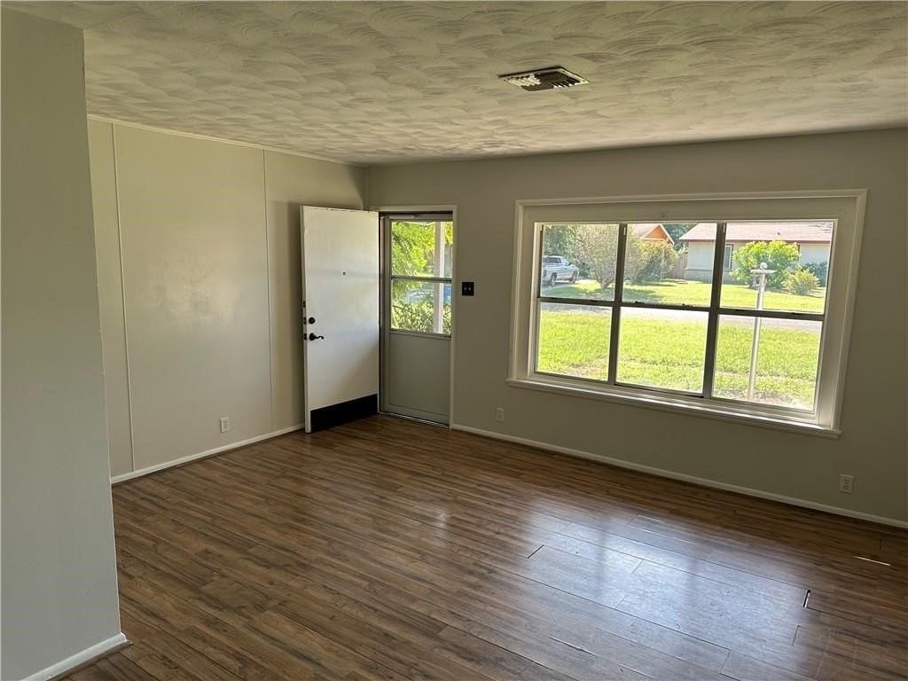 107 Melba Dr - Photo 2 of 11