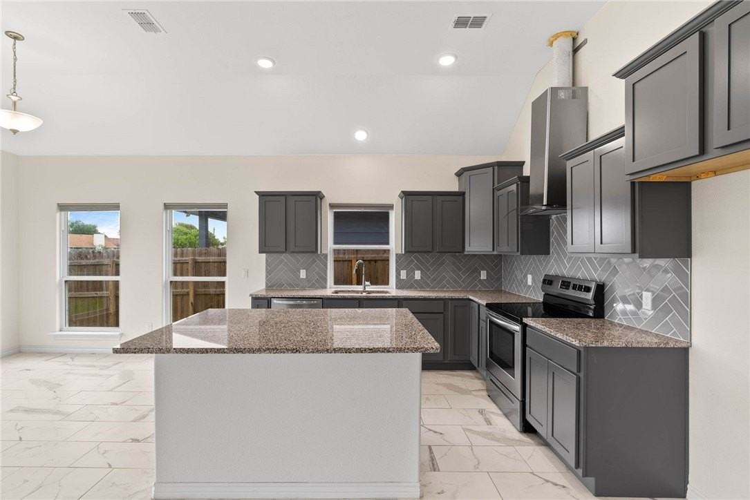 6406 Sam Houston St - Photo 3 of 20