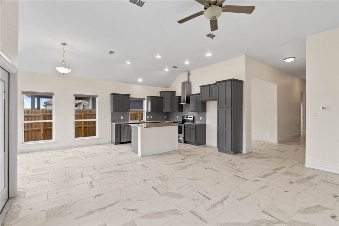 6406 Sam Houston St - Photo 5 of 20