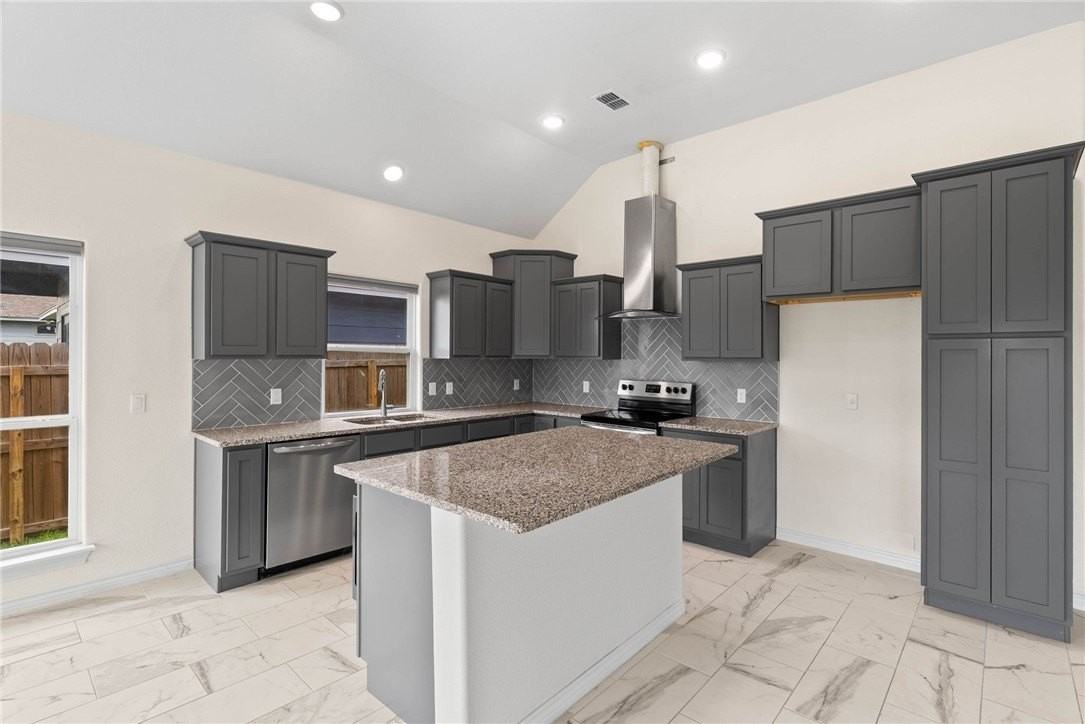 6406 Sam Houston St - Photo 6 of 20