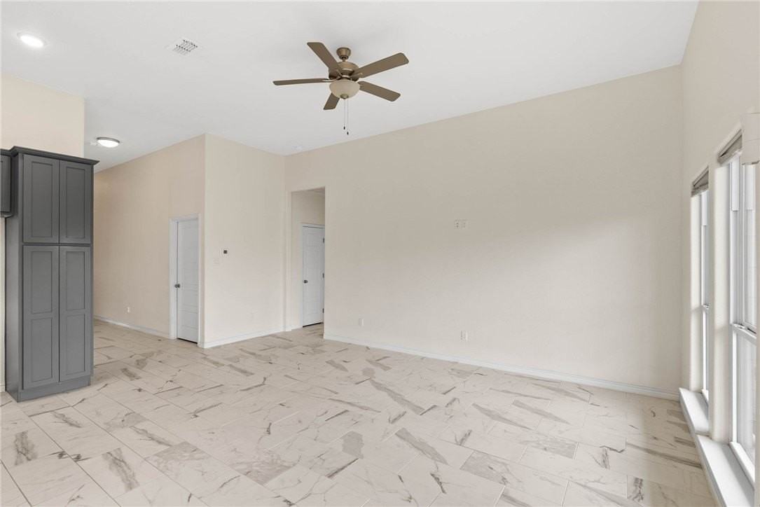 6406 Sam Houston St - Photo 7 of 20