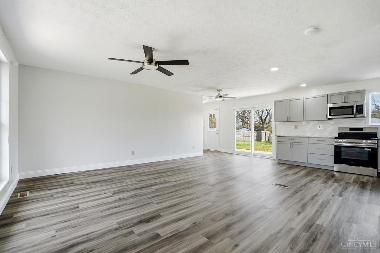 6 Fairborn Ct - Photo 2 of 25