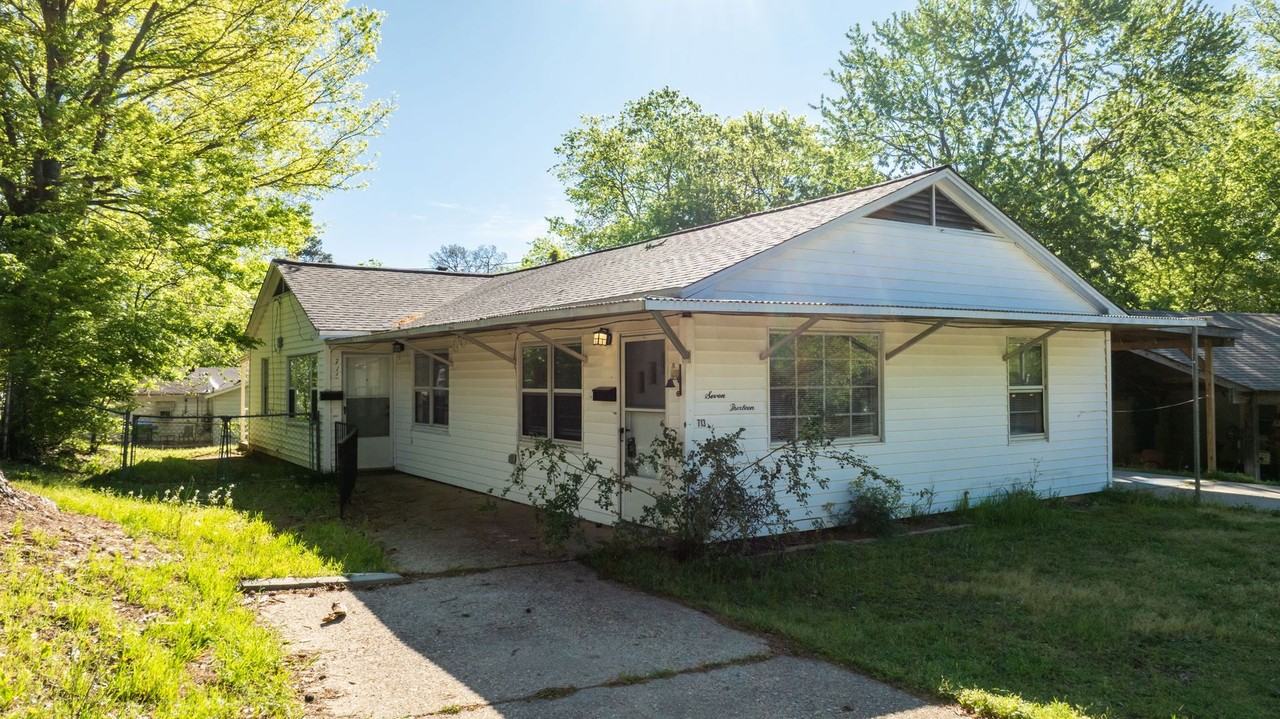 713 Oakwood - Photo 2 of 19