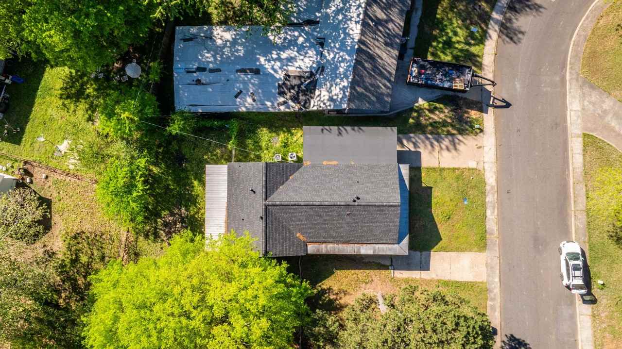 713 Oakwood - Photo 5 of 19