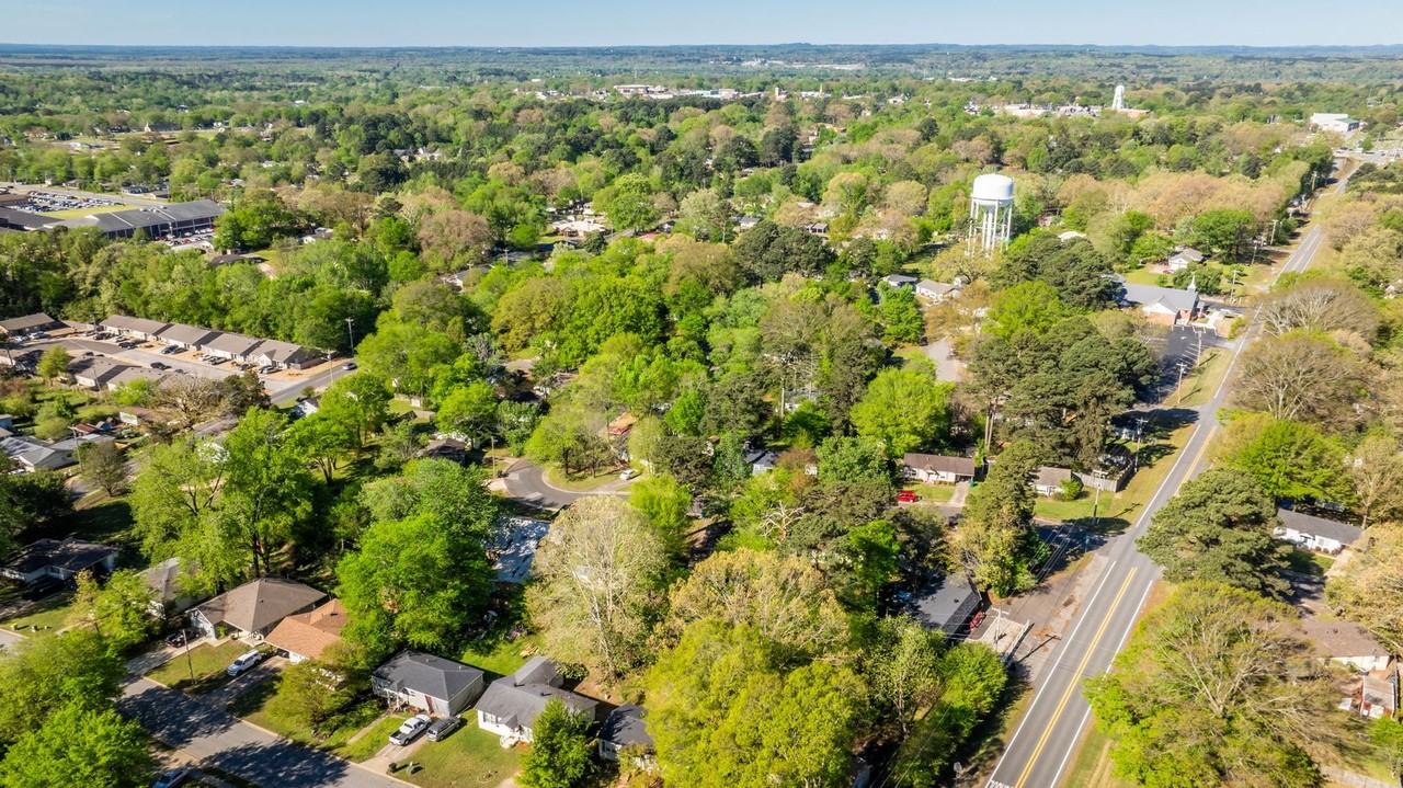 713 Oakwood - Photo 7 of 19