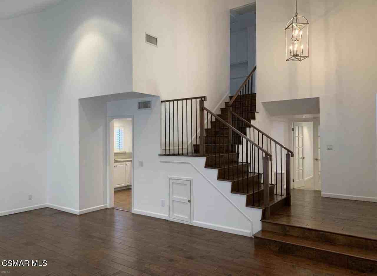 924 Thistlegate Rd - Photo 2 of 19