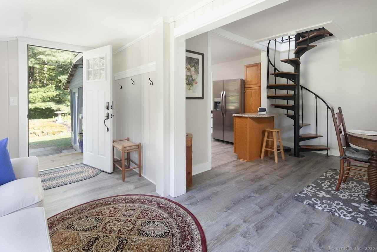 11 Reservoir Rd - Photo 3 of 25