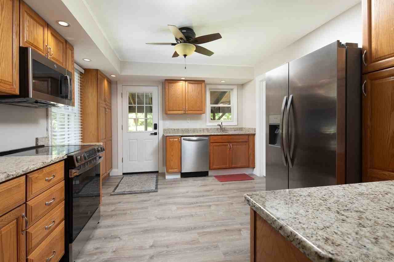 11 Reservoir Rd - Photo 4 of 25