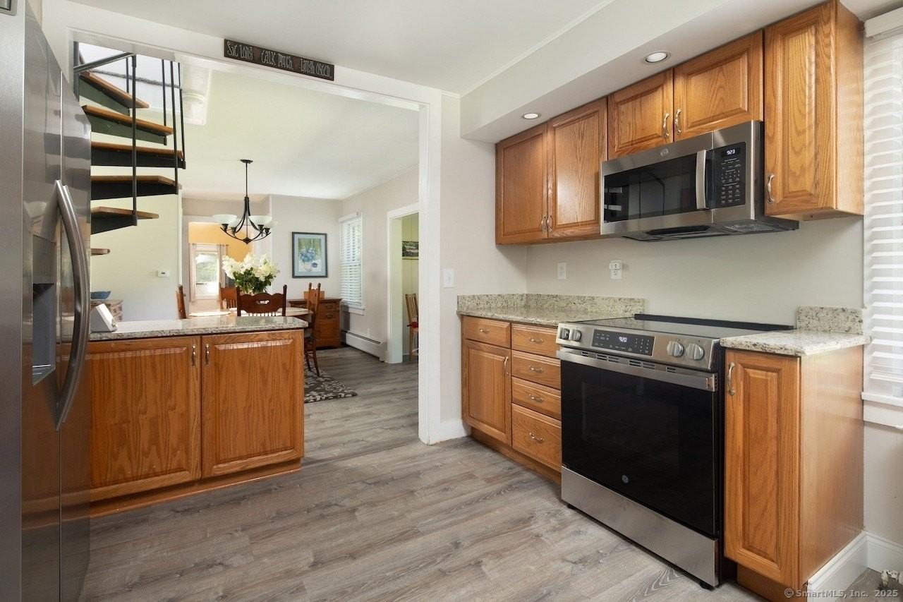 11 Reservoir Rd - Photo 5 of 25