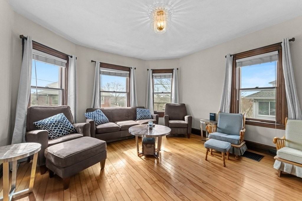 189 Kendrick Ave - Photo 3 of 17