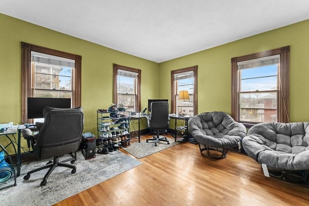 189 Kendrick Ave - Photo 4 of 17