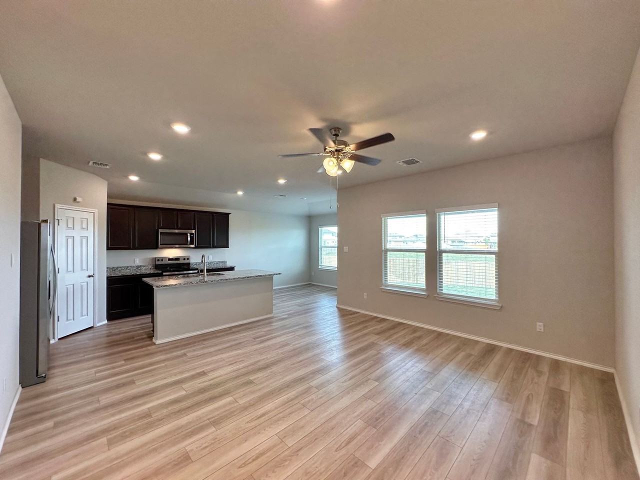 1111 Porterhouse Rd - Photo 3 of 29