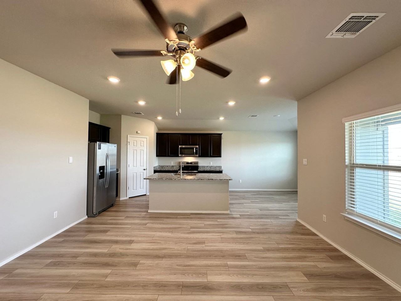 1111 Porterhouse Rd - Photo 4 of 29