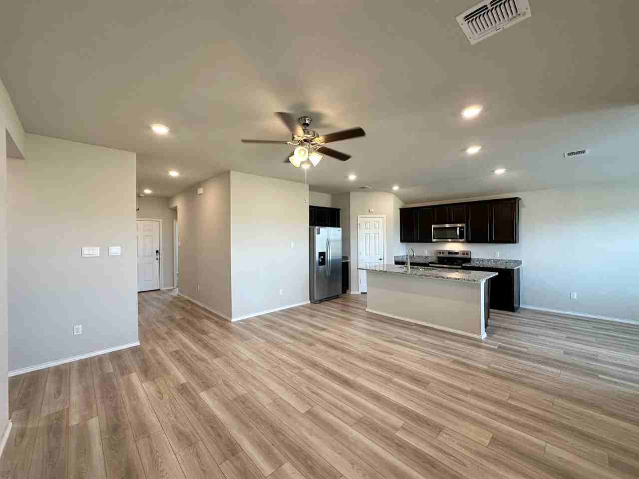 1111 Porterhouse Rd - Photo 5 of 29