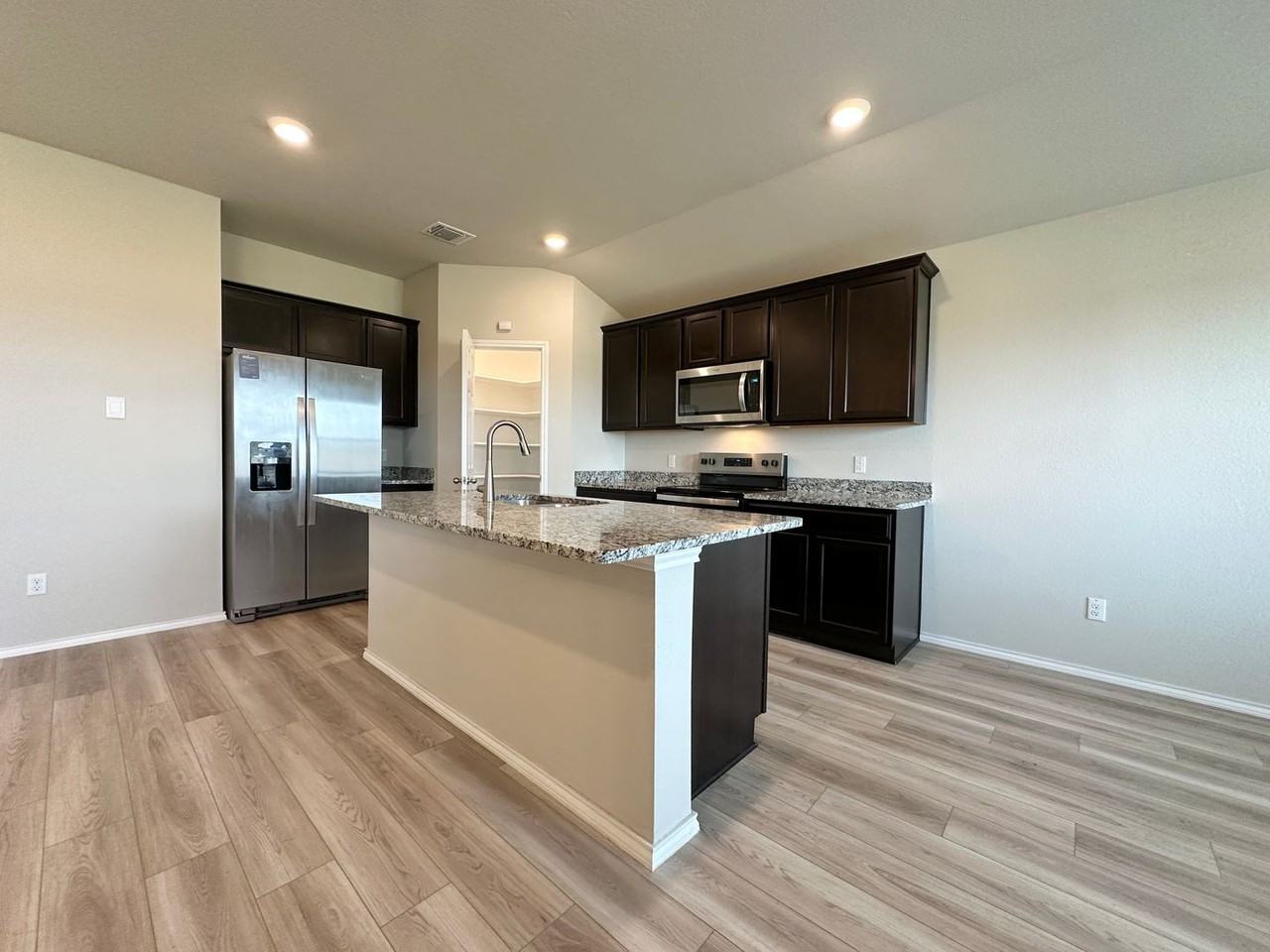 1111 Porterhouse Rd - Photo 6 of 29