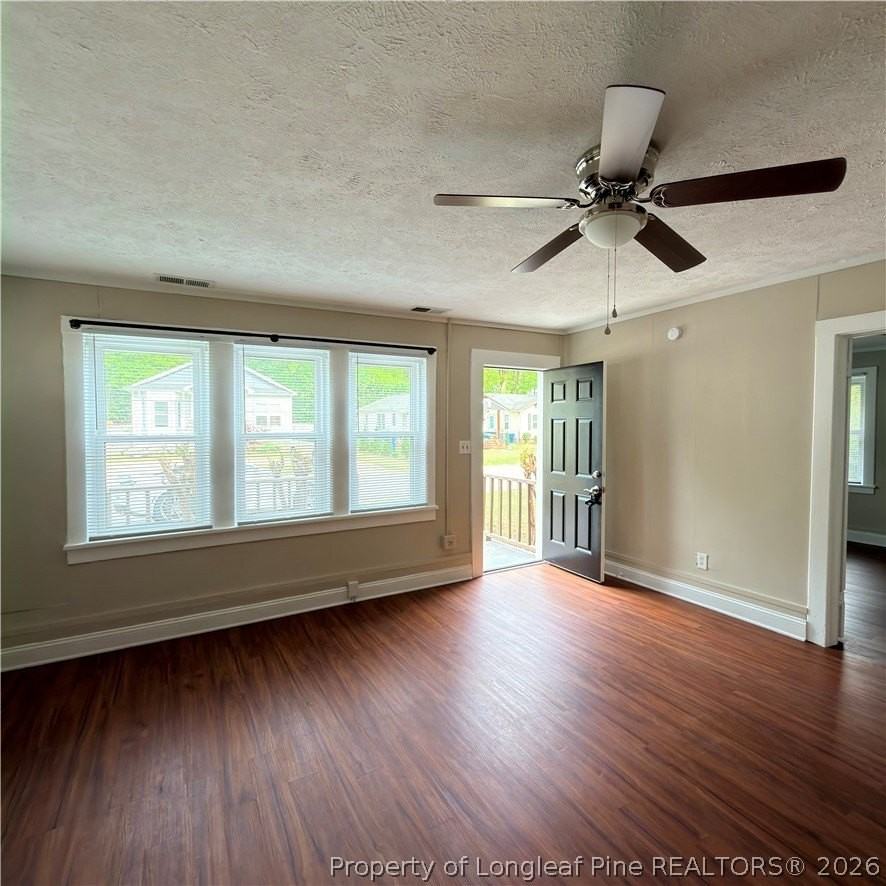 216 Sedberry St - Photo 4 of 24