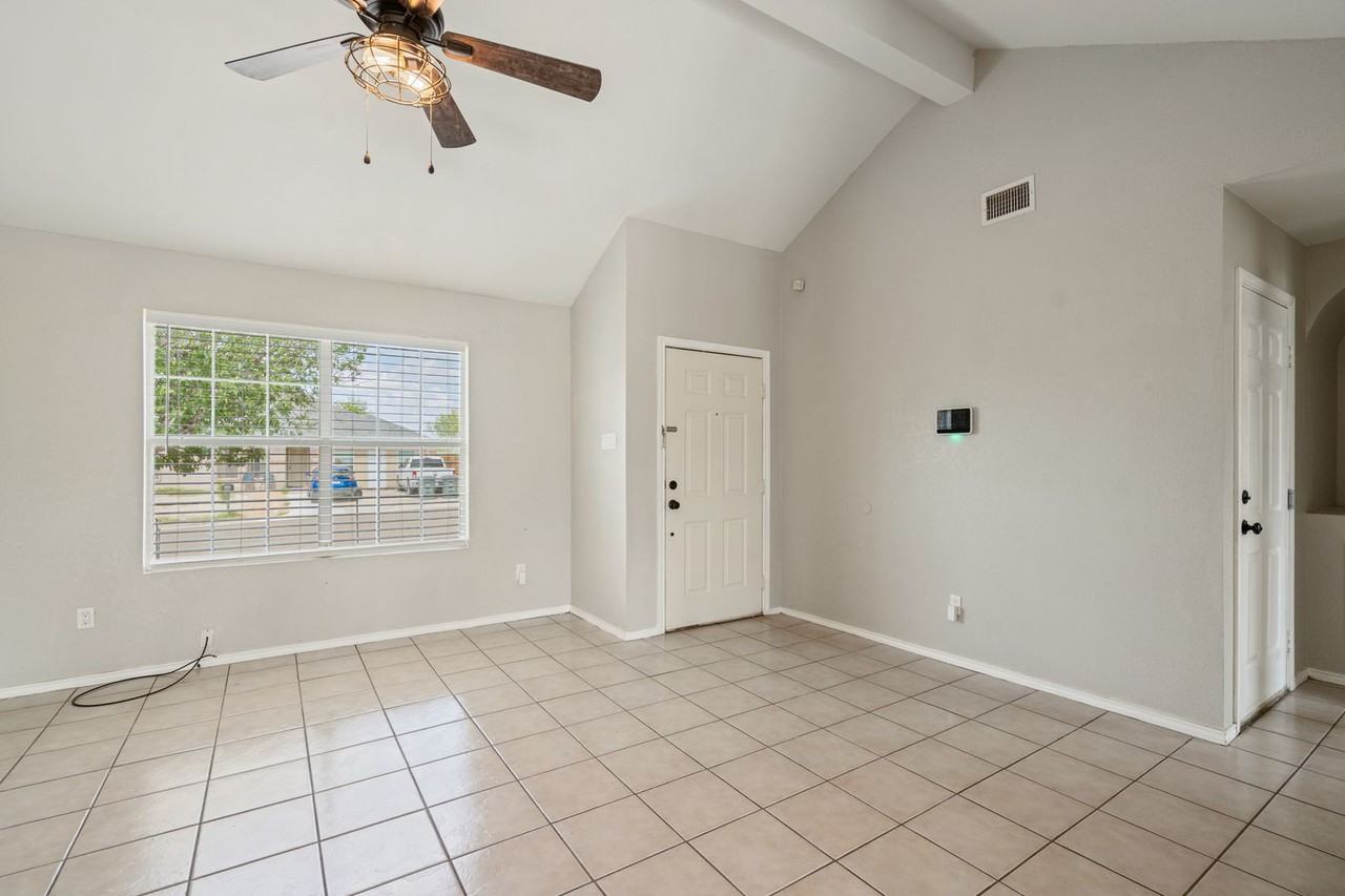 224 Vista Hermosa - Photo 4 of 24