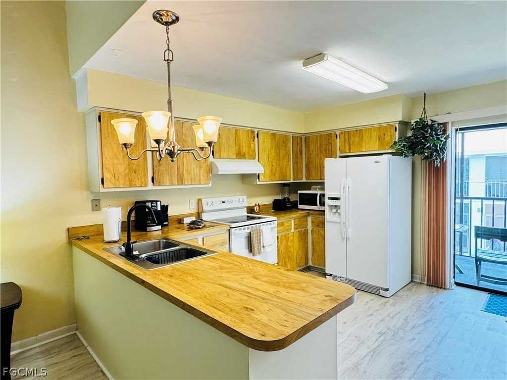 4903 Vincennes St Apt 212 - Photo 6 of 25