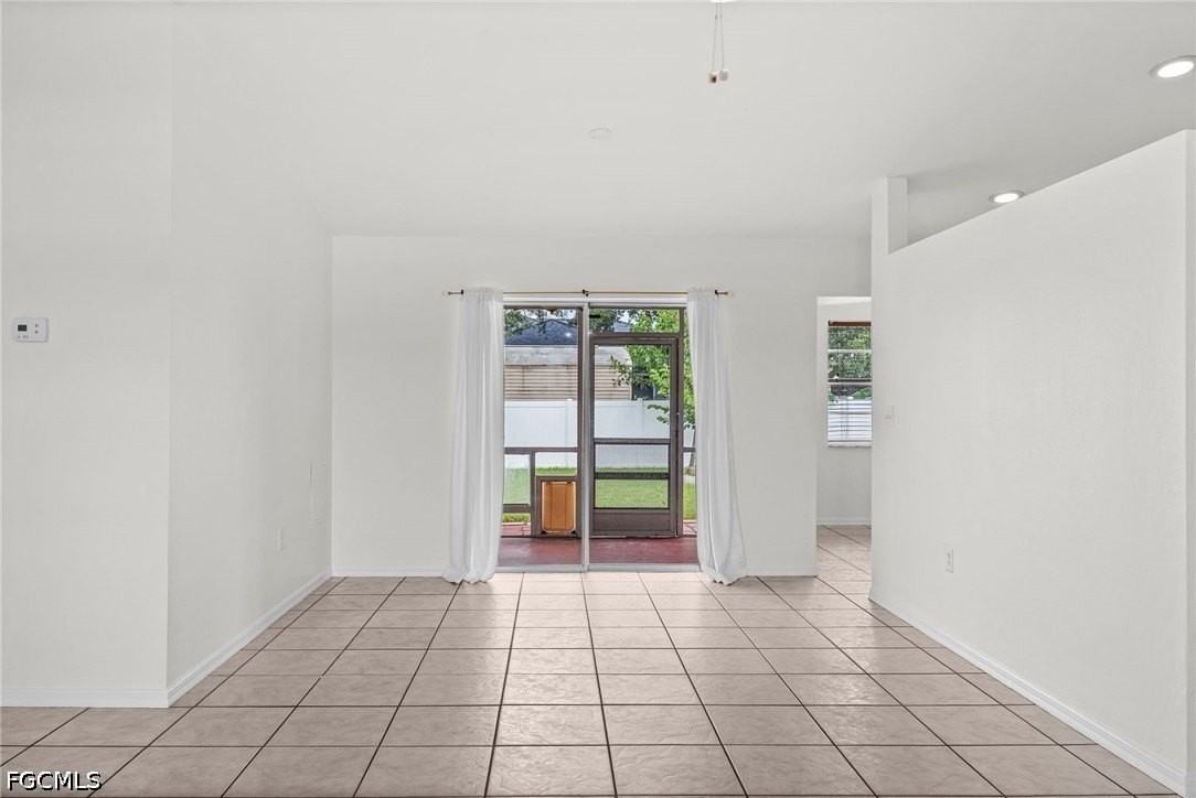 1425 Sw 10th St - Photo 3 of 16