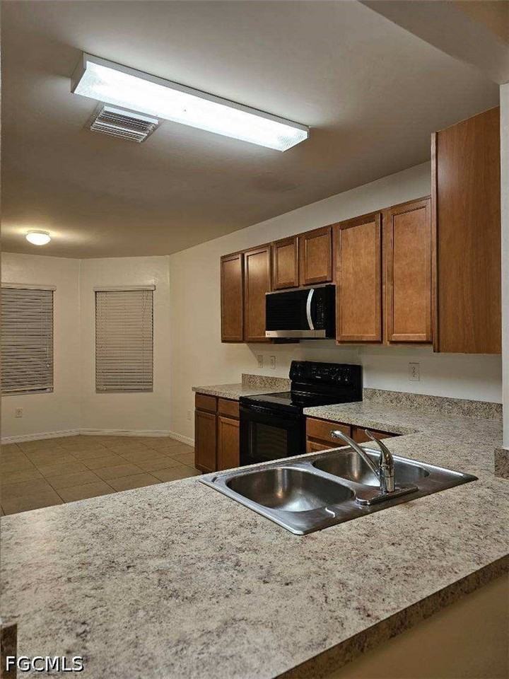 114 Se 3rd St - Photo 4 of 8