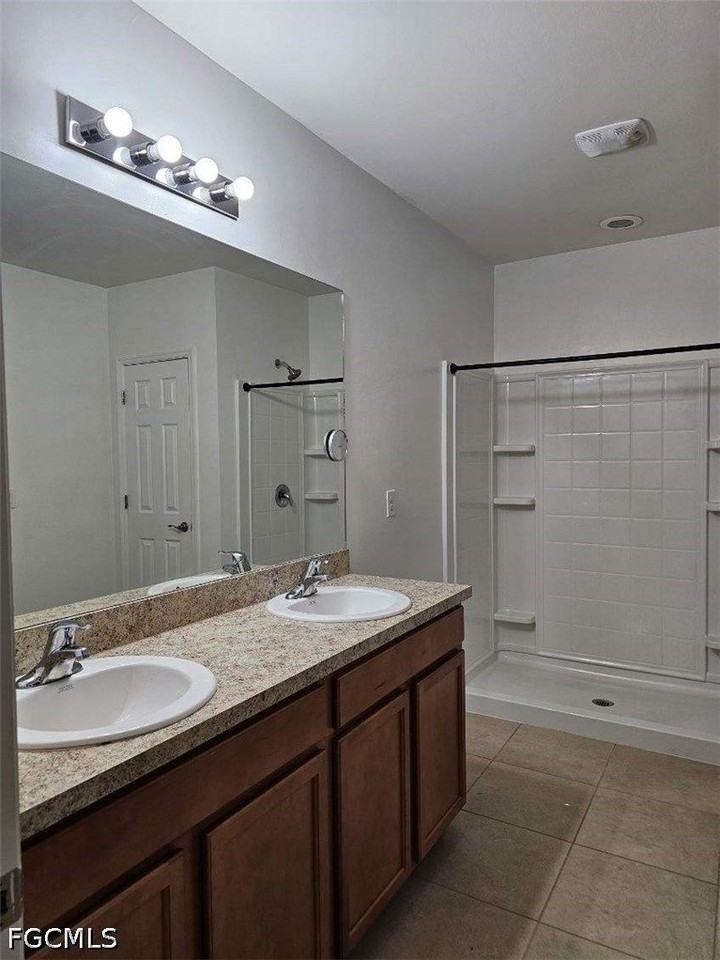 114 Se 3rd St - Photo 7 of 8