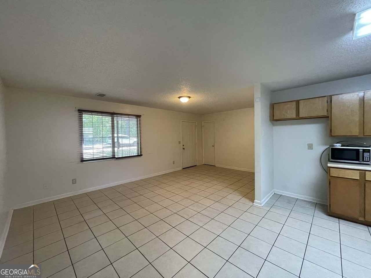 205 Merlin St - Photo 5 of 12