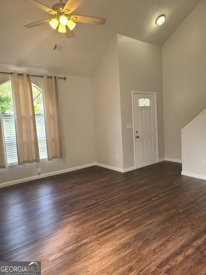 1604 Picadilly Ct Ne - Photo 4 of 18