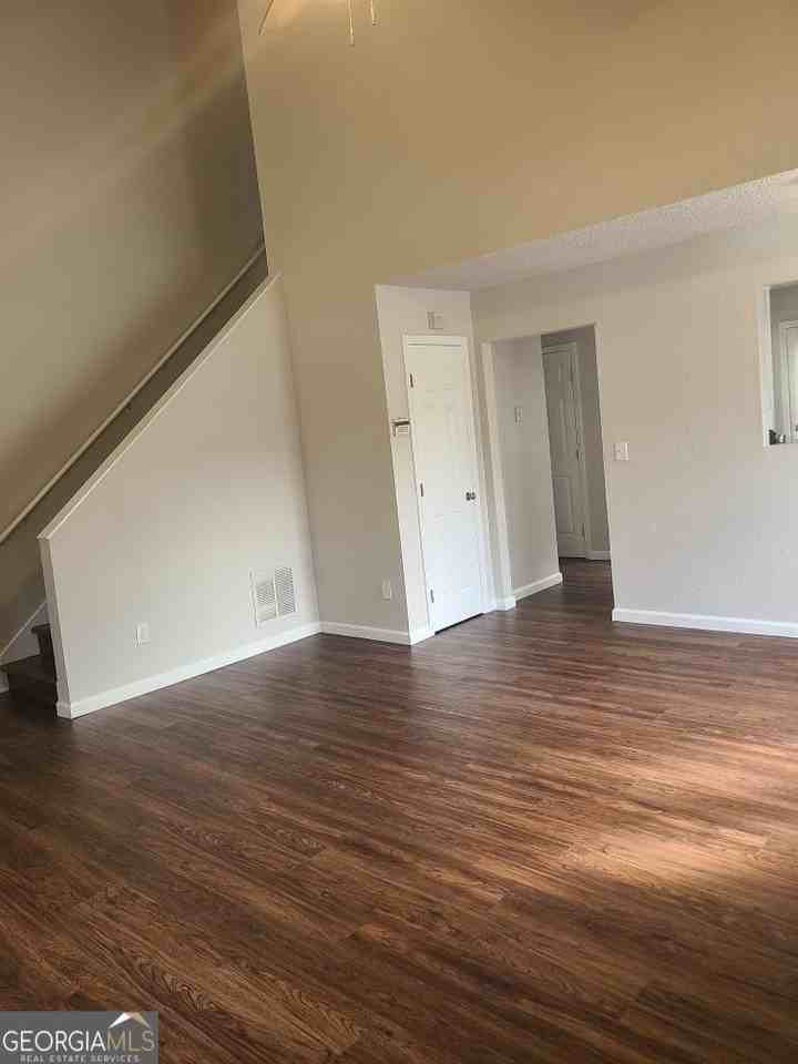 1604 Picadilly Ct Ne - Photo 5 of 18