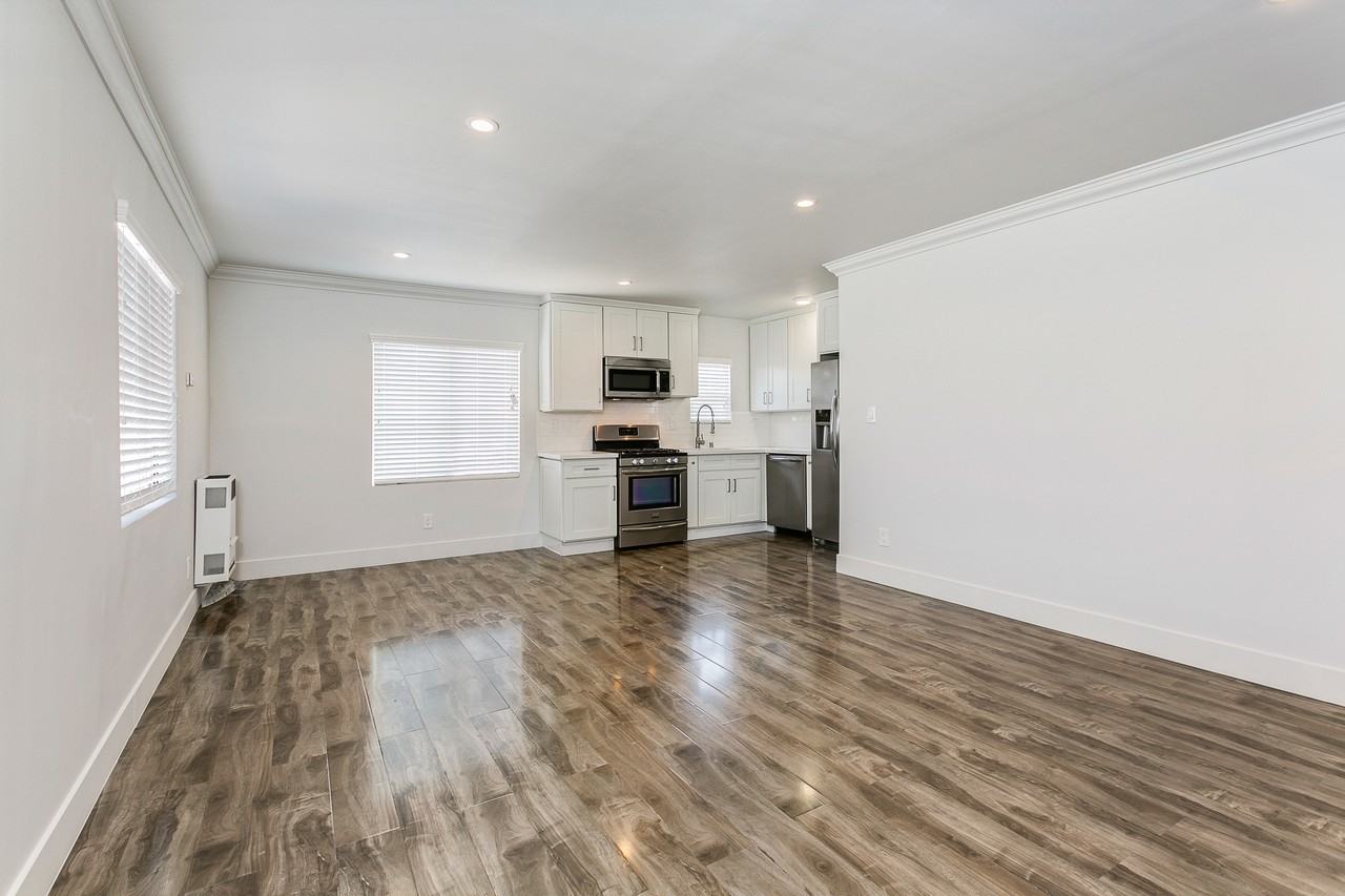 343 Heliotrope Drive - Photo 2 of 9