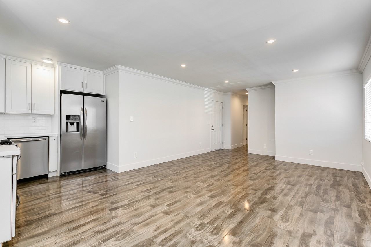 343 Heliotrope Drive - Photo 3 of 9