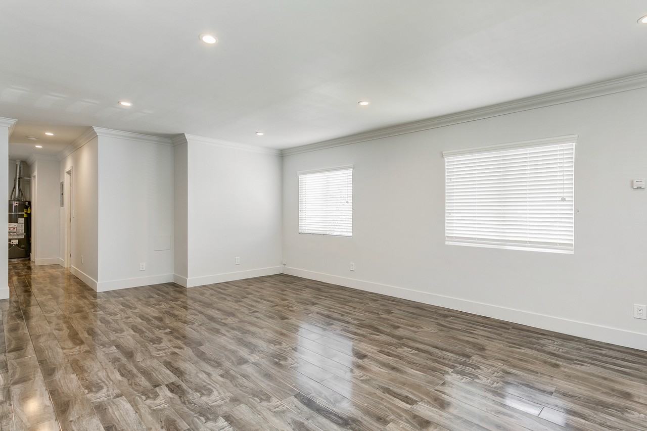 343 Heliotrope Drive - Photo 5 of 9