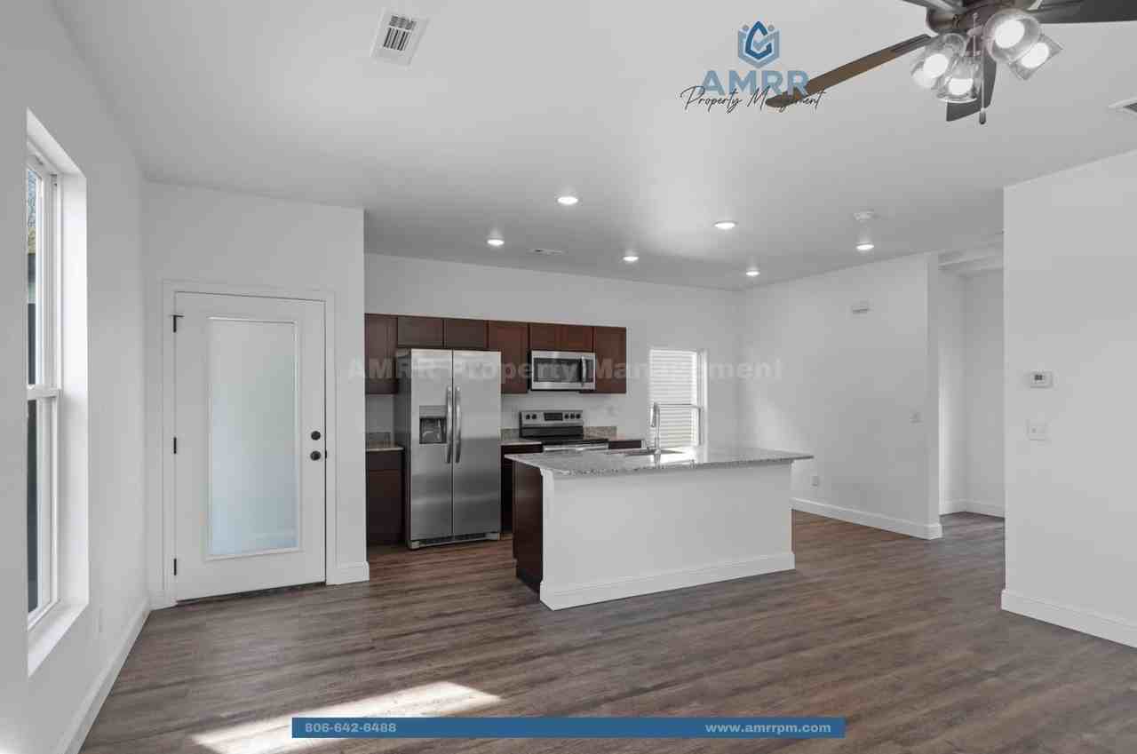 1010 Indiana Ave - Photo 4 of 24