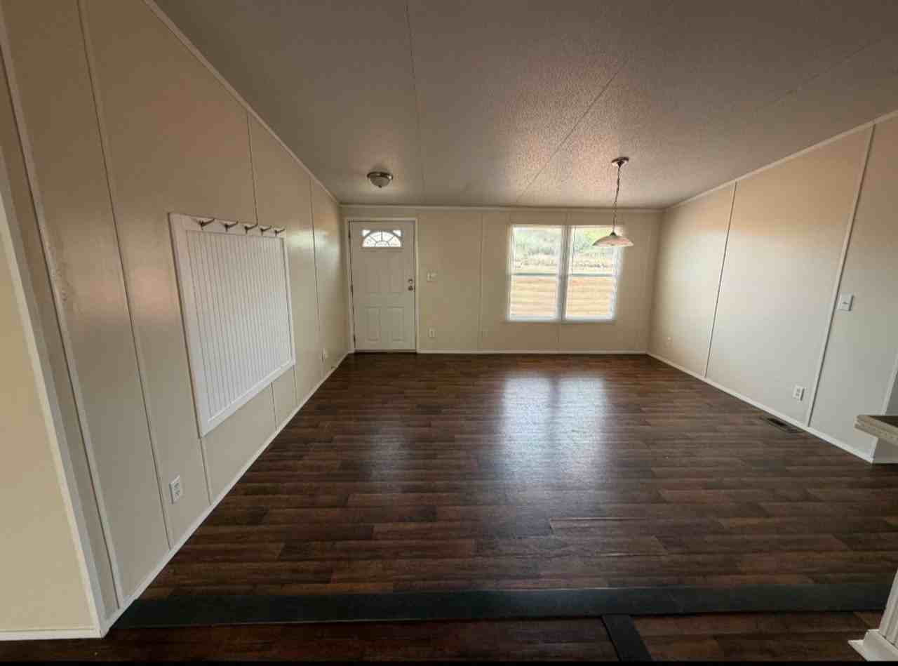 24191 Macarthur Ave - Photo 3 of 29