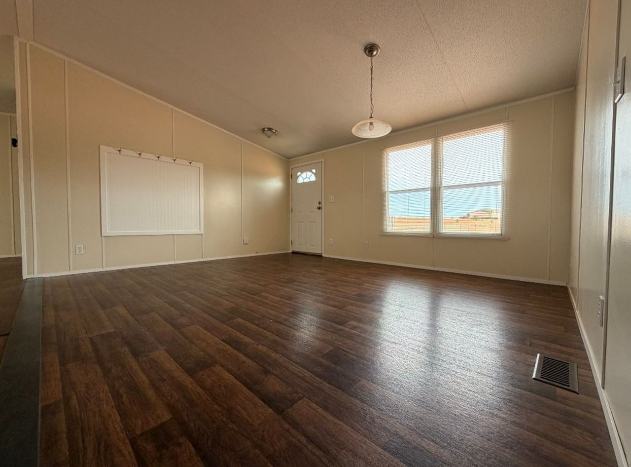 24191 Macarthur Ave - Photo 4 of 29