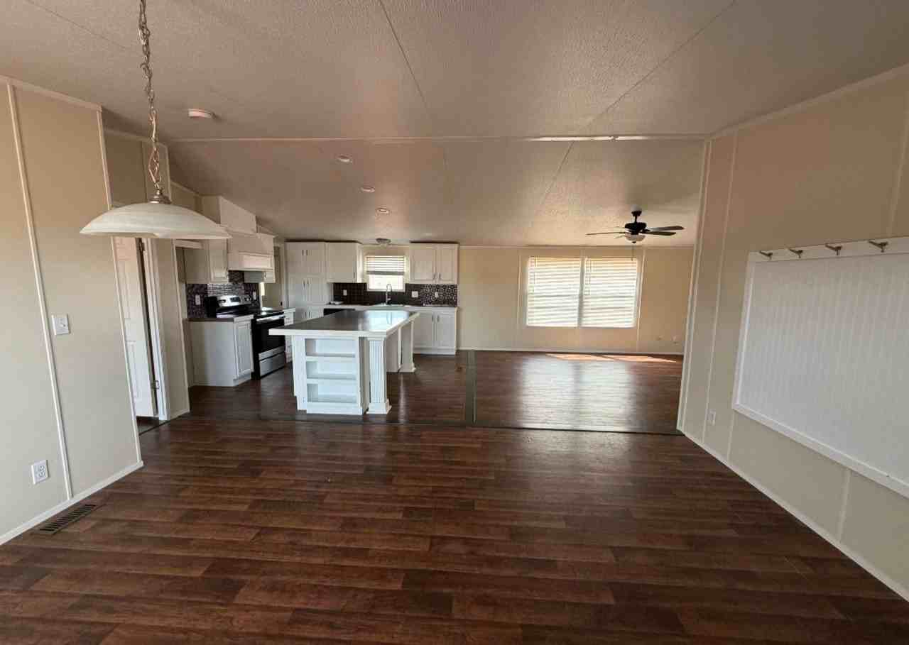 24191 Macarthur Ave - Photo 5 of 29