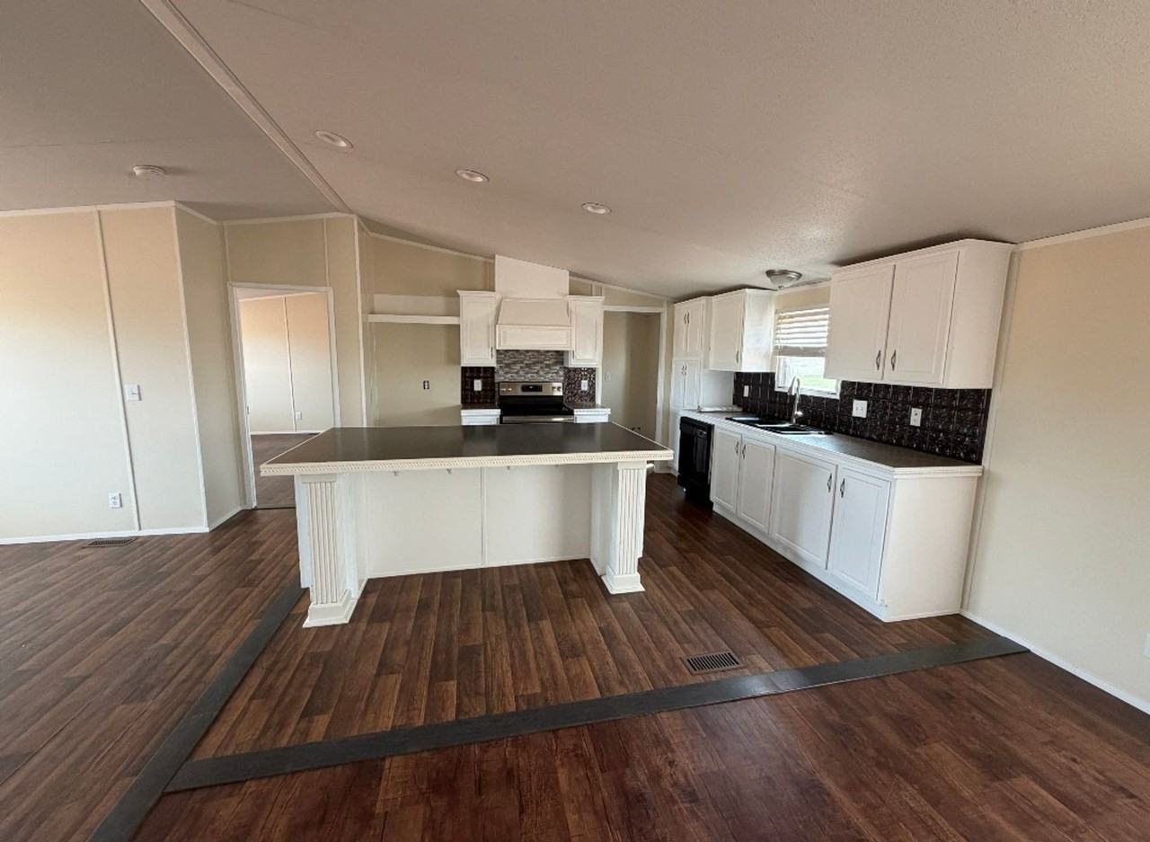 24191 Macarthur Ave - Photo 6 of 29