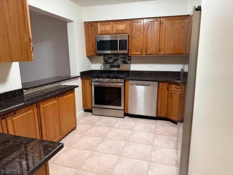 10 Leahy Ct - Photo 5 of 14