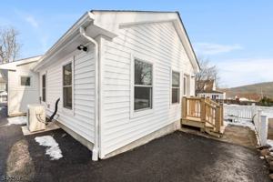 featured image of 7 Mountain Rd