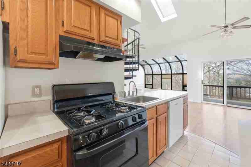 8 Augusta Dr #8 - Photo 5 of 15